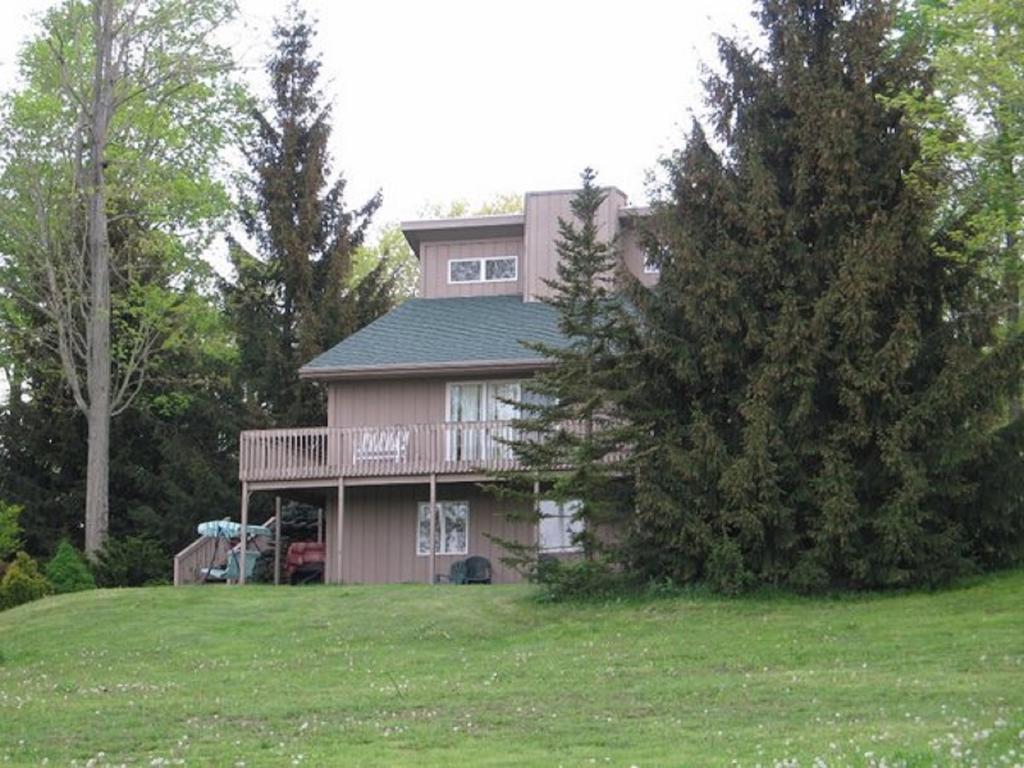 Spruce Hill Inn & Cottages Mansfield Exterior photo